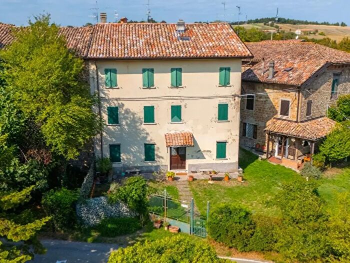 Appartamento trilocale in vendita in Via Chiesa Casola Querciola, Viano