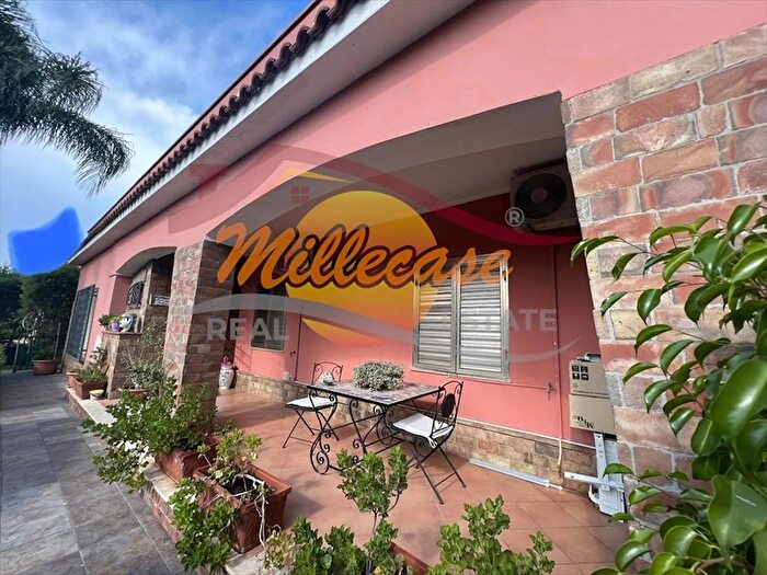 Casa con 7 locali in vendita in Via Luigi Maria Monti, Siracusa