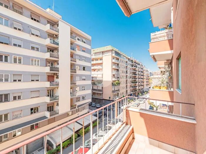 Appartamento trilocale in vendita in Via Migiurtinia, Roma