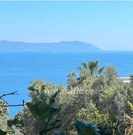 Appartamento con 6 locali in vendita in Napoli, Napoli