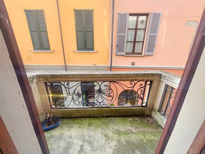 Appartamento bilocale in affitto in Piazza Giuseppe Mazzini, Centro Storico, Como
