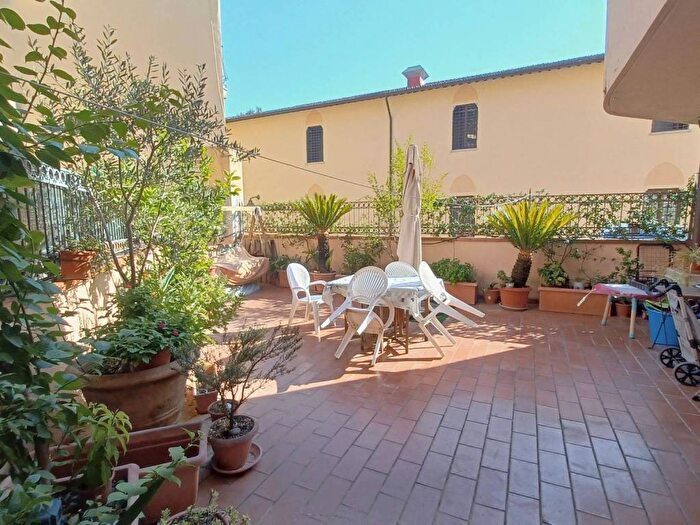 Appartamento quadrilocale in affitto in Via Giano della Bella, Porta Romana, Firenze