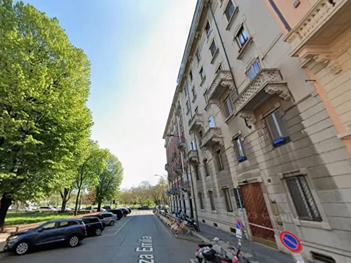 Appartamento trilocale in affitto in Piazza Emilia, Milano
