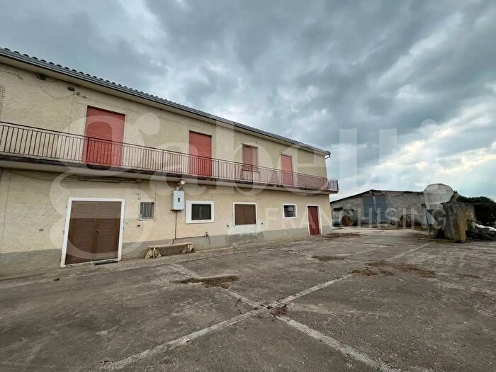 Casa con 9 locali in vendita in Via Volturno, Alife