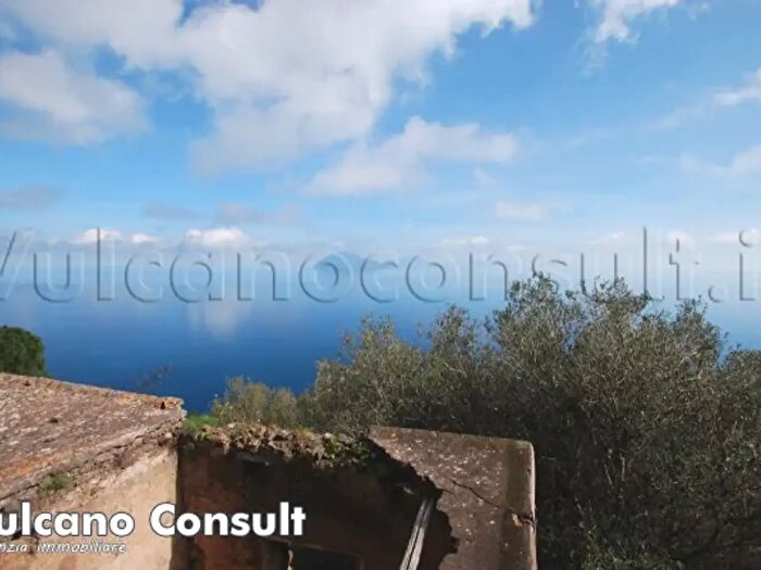 Casa quadrilocale in vendita in Via Maggio, Lipari