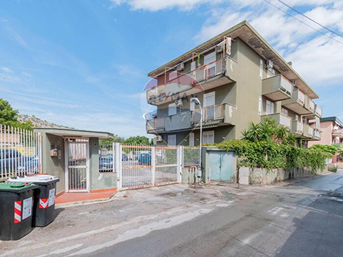 Appartamento quadrilocale in vendita in Via Mario Trapassi B, Palermo