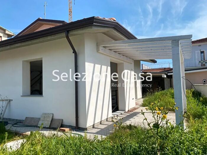 Casa con 6 locali in vendita in Castelfranco Di Sotto