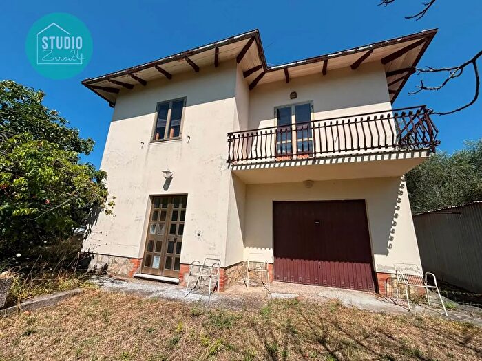 Casa quadrilocale in vendita in Vocabolo Ripalvella, San Venanzo