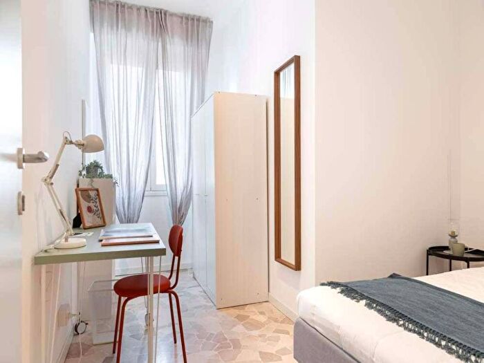 Appartamento con 6 locali in affitto in Via Lorenteggio, Lorenteggio, Milano