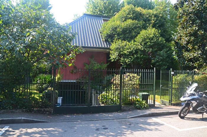 Casa con 8 locali in vendita in Via Torazza, Brugherio