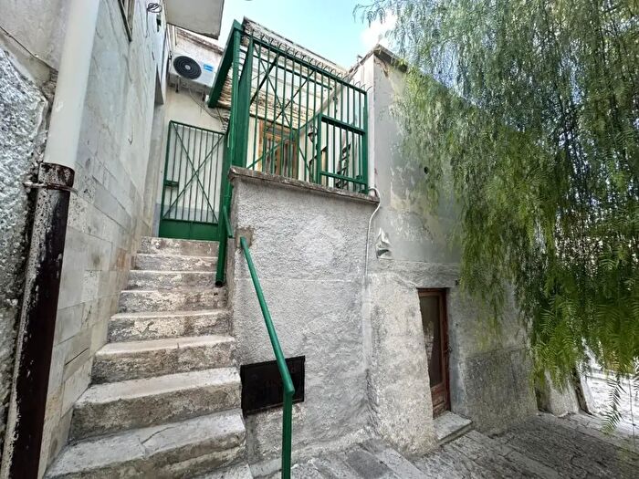 Casa bilocale in vendita in Piazza Tarpea, Canosa Di Puglia