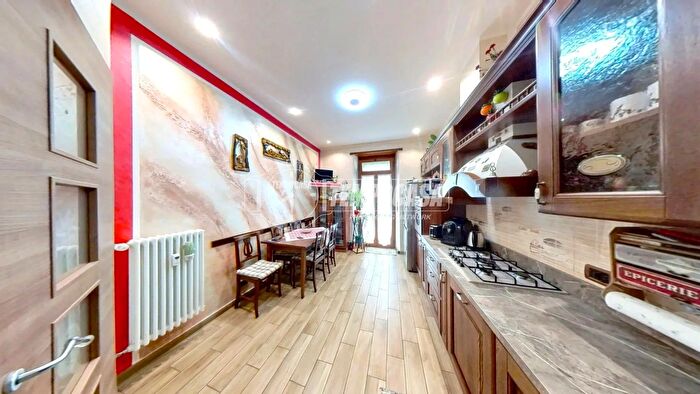 Appartamento trilocale in vendita in Via Lauro Rossi, Torino