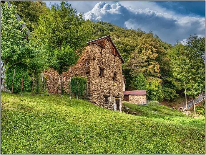Casa trilocale in vendita in Vergosio, Stazzona