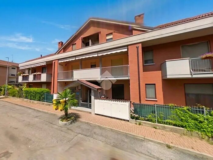Appartamento trilocale in affitto in Via Leopardi, Gassino Torinese