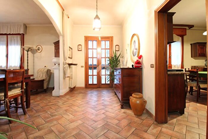 Casa con 7 locali in vendita in Viale Radici in Monte, Sassuolo