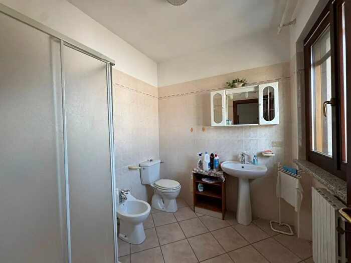 Casa con 10 locali in vendita in Via Vercelli a, Pezzana