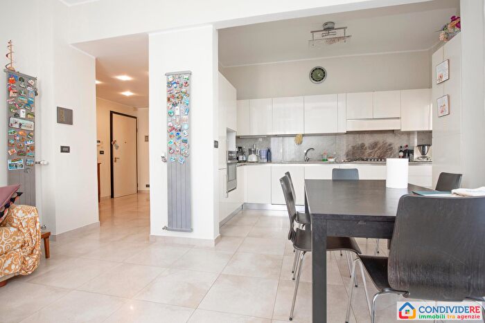 Appartamento con 7 locali in vendita in Via Carmelo Onorato, Genova