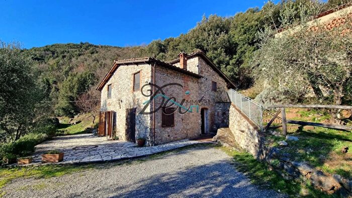 Casa con 5 locali in vendita in Strada Comunale di Valdottavo, Borgo A Mozzano