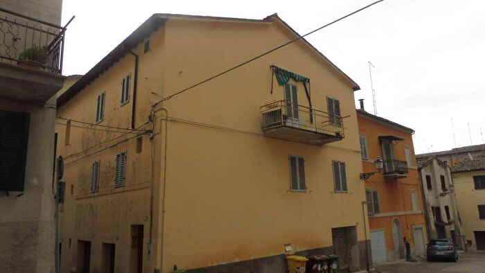 Casa con 6 locali in vendita in San Severino Marche