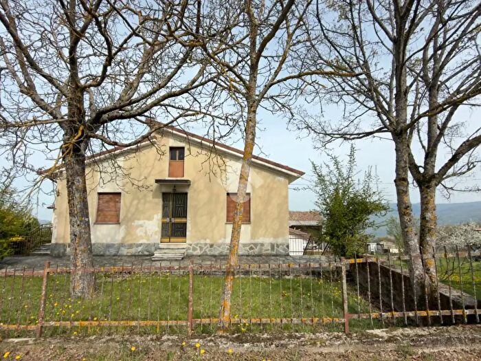 Casa con 8 locali in vendita in Frazione Crotta, Romagnese