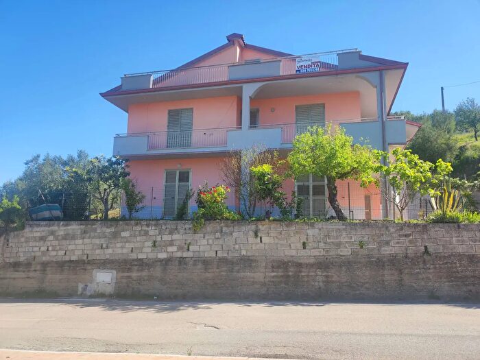 Casa con 10 locali in vendita in Via Santa Barbara, Ascea