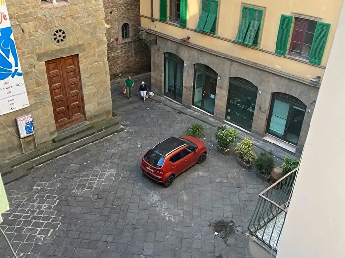 Appartamento trilocale in affitto in Via Por Santa Maria, Firenze