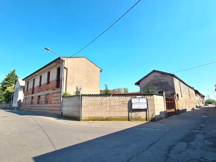 Casa con 6 locali in vendita in Via Taro, Parabiago