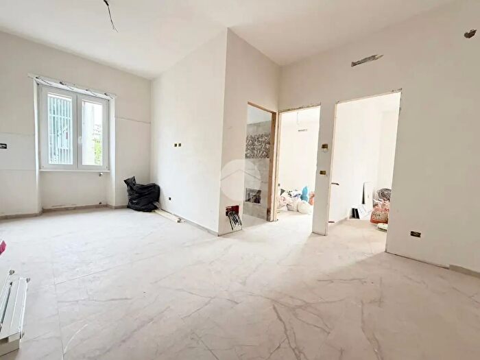 Appartamento trilocale in vendita in Via Varvariana, Roma