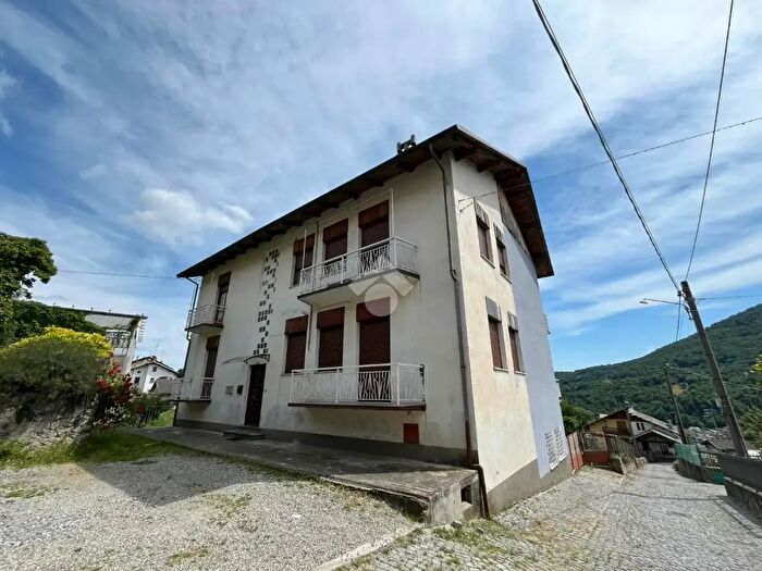 Appartamento quadrilocale in vendita in Via Statuto, Valchiusa