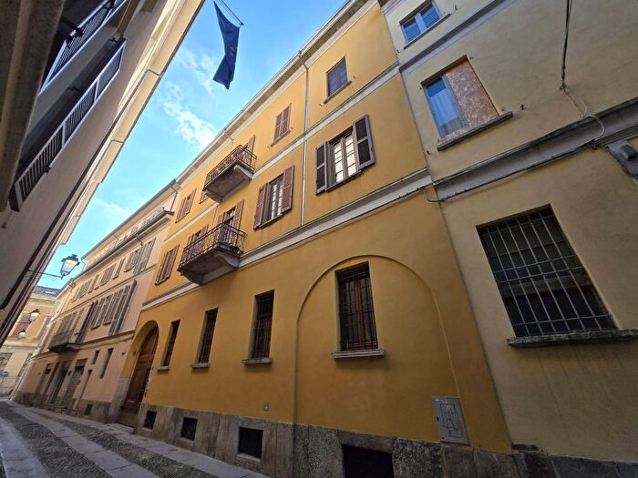 Appartamento quadrilocale in affitto in Via dellArchivio, Centro Storico, Novara