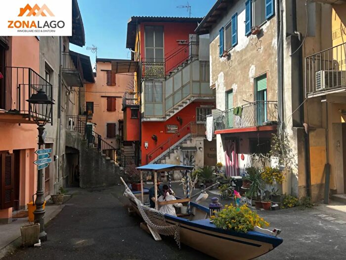 Casa quadrilocale in vendita in Piazza Berlai, Pisogne