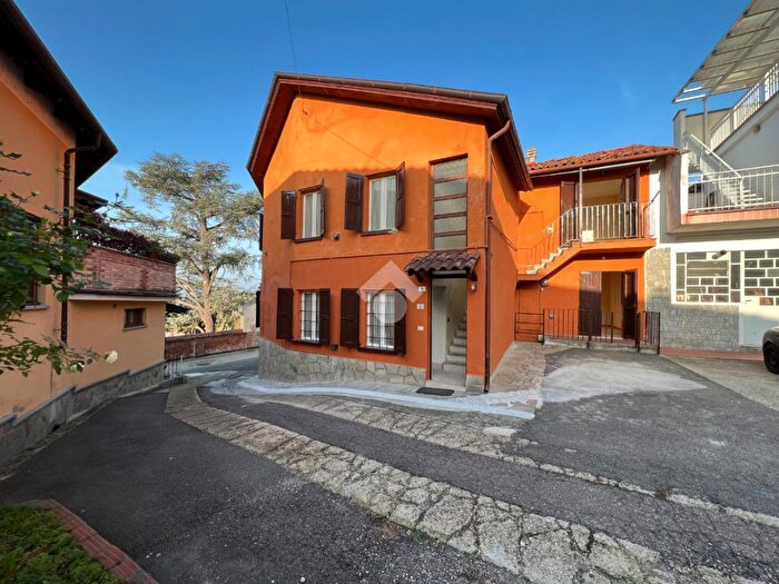 Casa con 6 locali in vendita in Via Grisella, Cossombrato