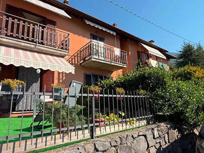 Appartamento trilocale in vendita in Via San BernardinoRanzanico, Ranzanico