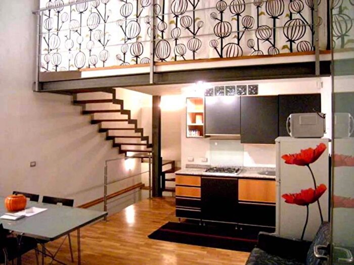 Appartamento trilocale in affitto in Via Bordighera, Famagosta, Milano