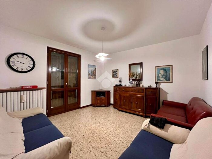 Appartamento quadrilocale in affitto in Via Papa Giovanni XXIII, Villa d'Ogna