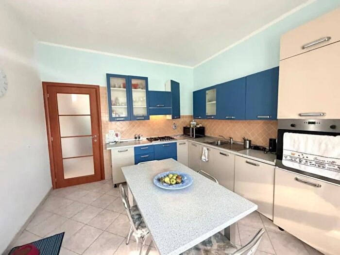 Appartamento trilocale in vendita in Piazza Dossena, Alessandria