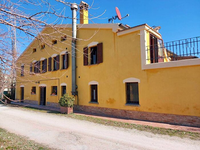 Casa con 6 locali in vendita in Strada Villa Fiorenza, Montefelcino