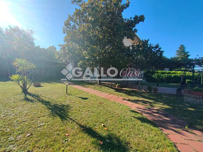 Casa con 9 locali in vendita in Via della Resistenza Castrolibero, Castrolibero