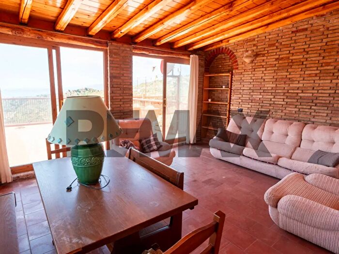 Appartamento trilocale in vendita in Via Cagli Corrado, Taormina