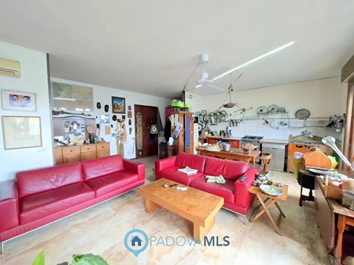 Appartamento quadrilocale in vendita in Via Giovanni Calfurnio, Padova