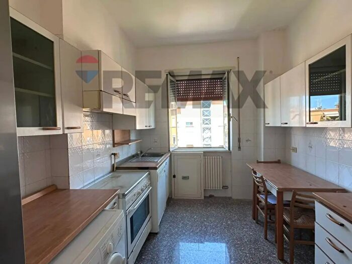 Appartamento trilocale in vendita in Via dei Galeoni, Roma