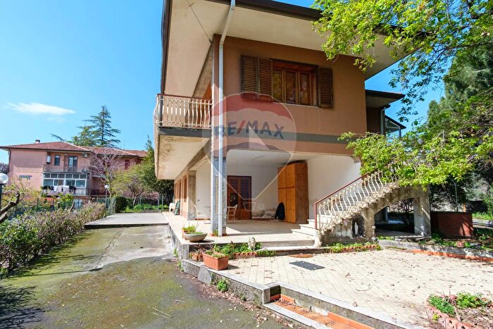 Casa con 9 locali in vendita in Via La Nunziatella, Mascalucia
