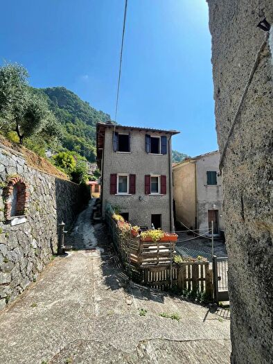 Casa con 6 locali in vendita in Stazzema