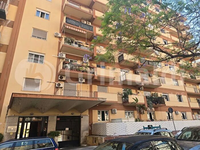 Appartamento con 5 locali in vendita in Via Littore Ragusa, Palermo