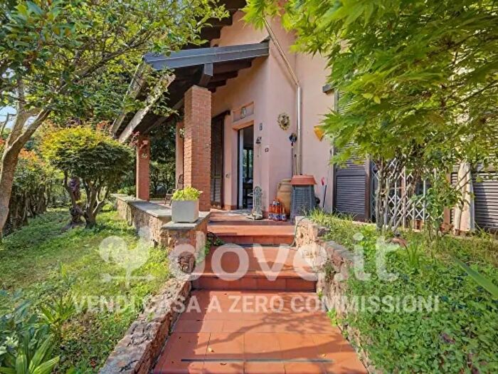 Casa con 5 locali in vendita in Via Ponzello a, Sesto Calende