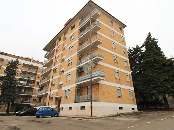 Appartamento quadrilocale in vendita in Via Tevere, Teramo