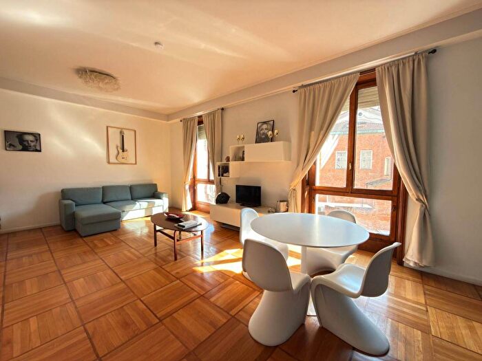 Appartamento bilocale in affitto in Galleria Unione, Missori, Milano