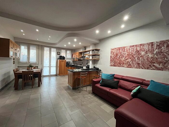 Appartamento con 6 locali in vendita in Calderara di Reno, Calderara Di Reno