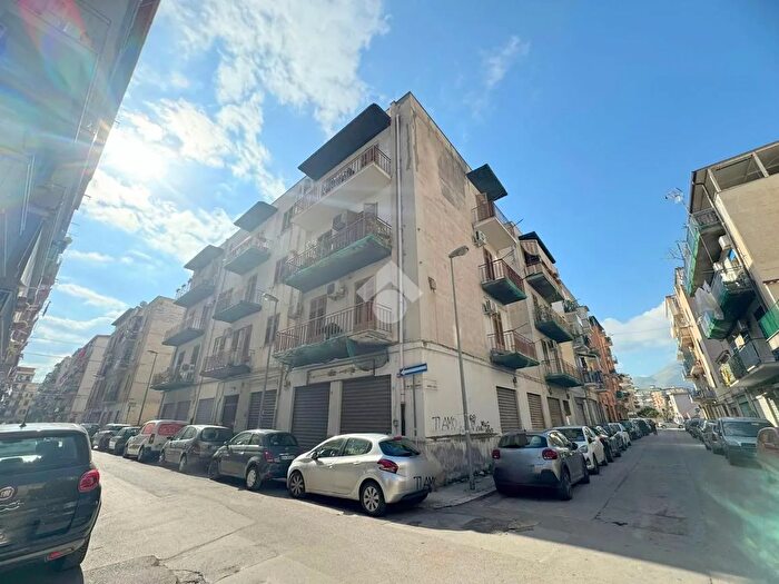Appartamento quadrilocale in vendita in Via Filippo De Lignamine, Palermo
