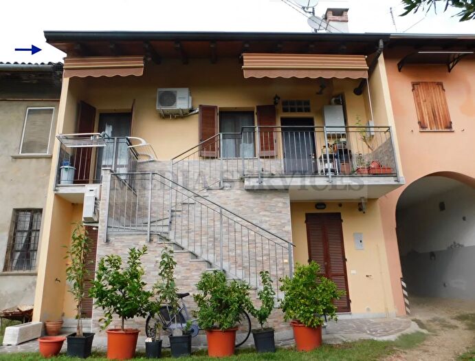 Appartamento trilocale in vendita in Via Giuseppe Garibaldi N°, Sannazzaro De Burgondi